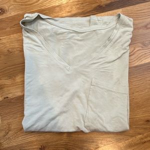 Kyte Baby Women’s Relaxed V Neck Shirt in Aloe (sold out) Size Small